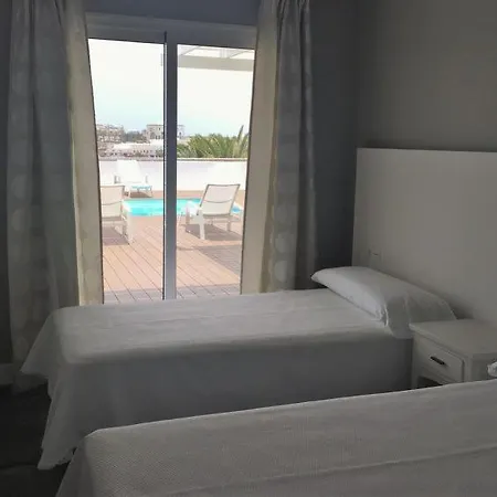 Casa de Férias Playa Blanca Sleeps 6 Pool Air Con Wifi *