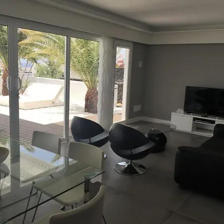 Casa de Férias Playa Blanca Sleeps 6 Pool Air Con Wifi *