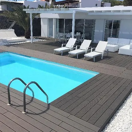 Casa de Férias Playa Blanca Sleeps 6 Pool Air Con Wifi *